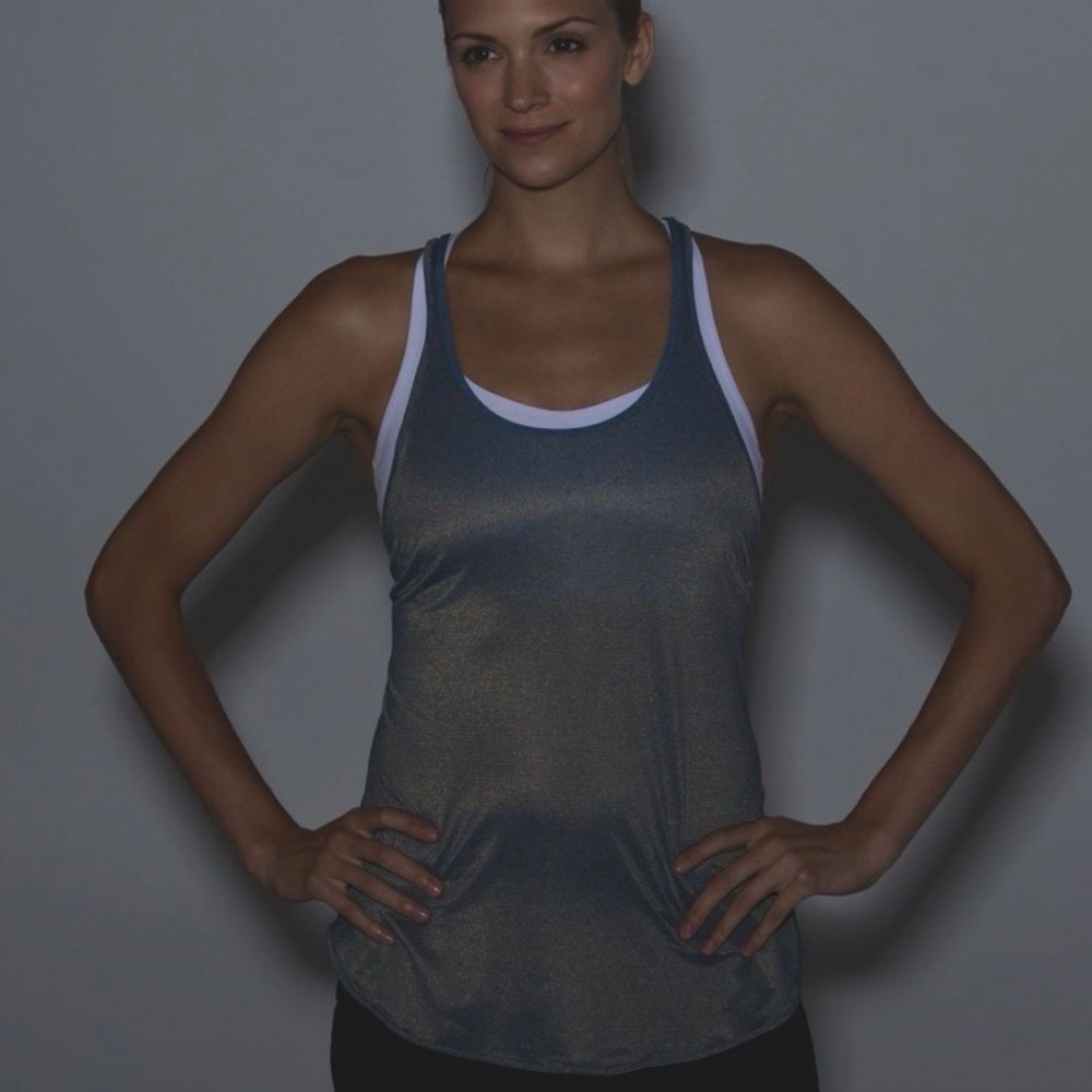 Lululemon What The Sport Singlet
Heathered Poseidon / Gold SIZE 4